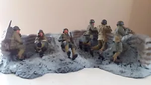 BRITAINS 17499 WW2 HOLD TO LAST ROUND DIETZ BATTLE OF BULGE 2004 1:32 BOXED - Bild 1 von 12