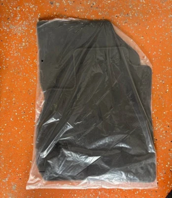 Оригинальные напольные коврики для переднего водителя и переднего пассажира Buick LaCrosse 2017–2019 годов выпуска 26678579 - Изображение 1 из 3