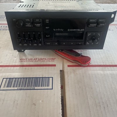 Rádio cassete 92 - 00 Chrysler Jeep Dodge Town Country Daytona AM FM 4469204 - Imagem 1 de 4
