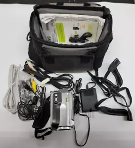 JVC Everio GZ-MG130U 30GB HDD Digital Video Camera Camcorder, Case Bundle - Picture 1 of 8