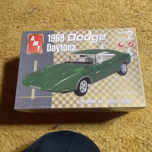 Dodge Daytona 1969 cupé modelo kit escala 1/25 AMT nuevo sellado - Imagen 1 de 4