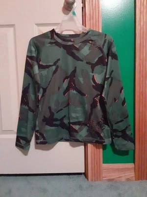 Camuflaje térmico verde oscuro y negro seis ocho seis manga larga. Talla L. Foto 1 de 3