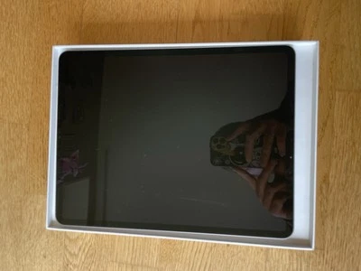 Apple iPad Pro 5.Gen (2022) 128 GB , Wi-Fi  ), 12,9 Zoll - Space Grau - Bild 1 von 2