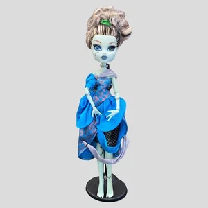 Monster High Scarily Ever After Threadarella Frankie Stein Doll 28 cm - Picture 1 of 8