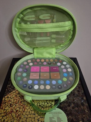 Ulta Beauty Box (verde) "Joy Bright Be Cherry" 68 Pezzi Kit Trucco Ret. 220€ Nuovo - Immagine 1 di 4