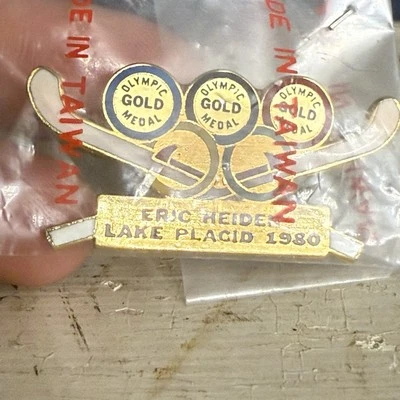Vintage 1980 Eric Heiden Olympic Games Triple Gold Medal Lake Placid Ski Pin - Image 1 of 4