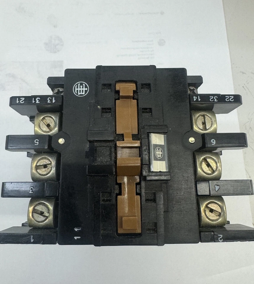 Telemecanique | LC1 D503K | Bobina 120V | Contactor CAJA ABIERTA SIN USAR Foto 1 de 4