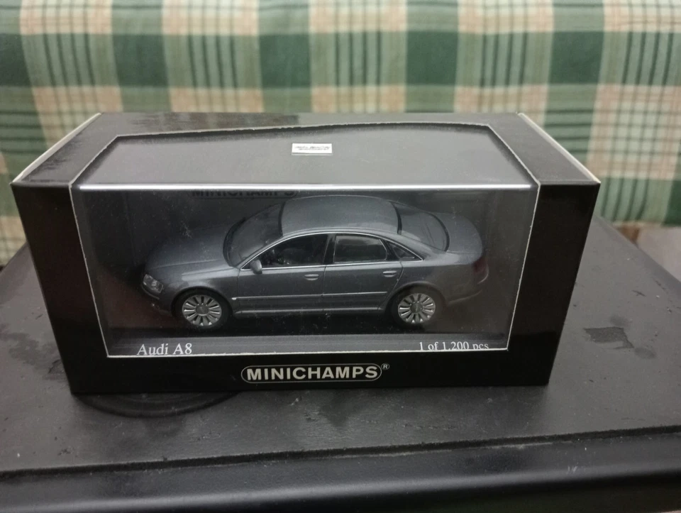 Audi A8 1/43 Minichamps - Immagine 1 di 4