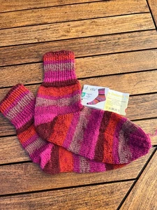 Handgestrickte Wollsocken Gr. 38/39,  rot-orange-altrosa gestreift - Bild 1 von 1