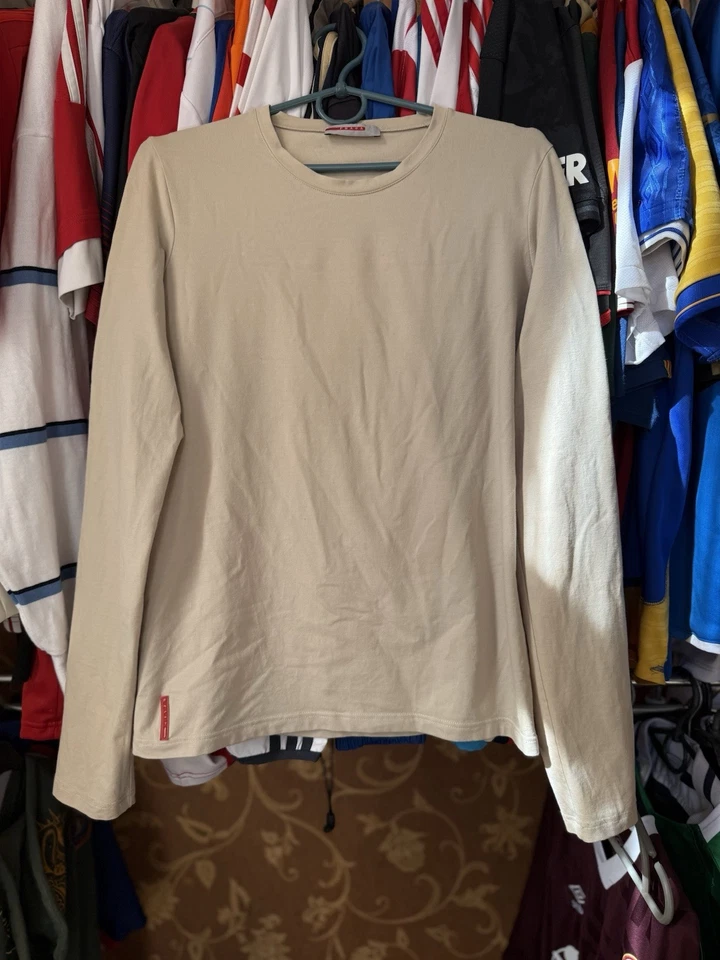 Top deportivo de manga larga PRADA para hombre lengüeta roja vintage años 2000 Y2K hecho en Italia talla L Foto 1 de 4