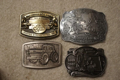 Hebilla Hesston, tractor, Dakota del Norte 100 años, una hebilla extra total de 5 Foto 1 de 4