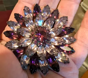 Vintage layers of Amethyst Purple layered flower brooch - Picture 1 of 3