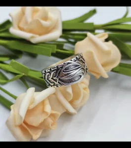 New Superman Alloy /Black/Silver Ring Size 9 Brand New Fun Halloween Prop - Picture 1 of 5