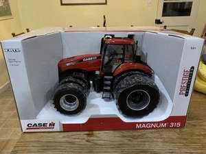 Tractor Ertl Case IH Magnum 315 con dobles en la parte delantera y trasera. Escala 1/16. Nuevo en caja - Imagen 1 de 7