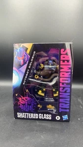Hasbro Transformers Shattered Glass Goldbug Action Figure 2021 - Picture 1 of 4