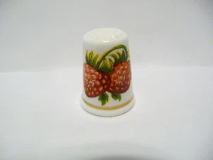 FINGERHUT FEINPORZELLAN ST DONAT'S WALES "ERDBEEREN" TCC 1/95 - Bild 1 von 5
