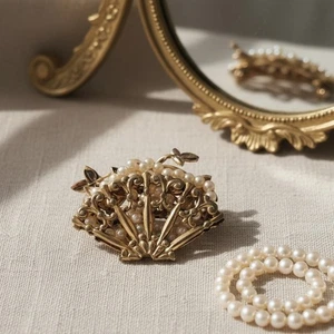 Mid-Century Vintage Gold Tone Fan Brooch with Faux Pearls – Ornate Filigree - Picture 1 of 12