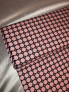 1 mtr schwarz/rot Kreis Tupfen Druck 100 % Baumwolle Stoff. 45 "breit, Basteln, Kleid - Bild 1 von 2