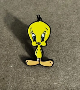 Tweety Bird enamel pin NEW looney tunes WB cartoon For Hats , Vests Or A Gift - Picture 1 of 2