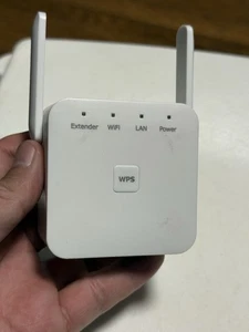 Wi-Fi Range Extender / Repeater - 1200Mbps 2.4 & 5GHz Bands, Plugs in Wall - Picture 1 of 4