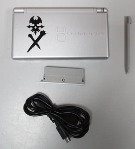 Nintendo DS Lite in argento Its a Wonderfull World Edition - Foto 1 di 10