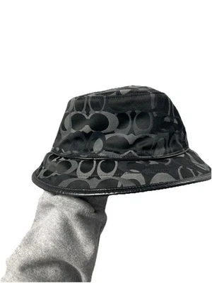 Coach Y2K Mujer Negro Y Gris Firma Monograma Sombrero Cubo PS Pequeño Pequeño Foto 1 de 4