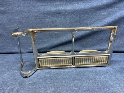 Lincoln Versailles 1977 1979 1980 luz de estacionamiento derecha y bisel de faros Foto 1 de 4