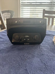 2011-2013 KIA SORENTO POWER JACK ASSEMBLY AND HEATED SEAT CONTROL OEM - Picture 1 of 6