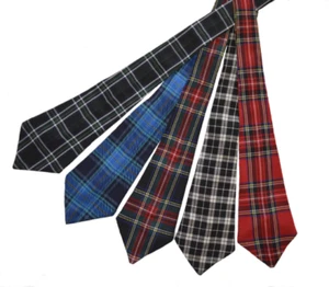 Corbata a cuadros combinada con cada una de nuestras faldas - Imagen 1 de 8