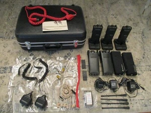3 MOTOROLA RADIO P50 MANGO TALKIES RADIO FM Y ESTUCHE RÍGIDO PLATEADO ACOLCHADO CON LLAVES - Imagen 1 de 12