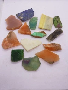 Rebanadas de gemas mixtas 30–55 mm – 1035 quilates, 14 piezas, ópalo crudo, cuarzo, fluorita - Imagen 1 de 6