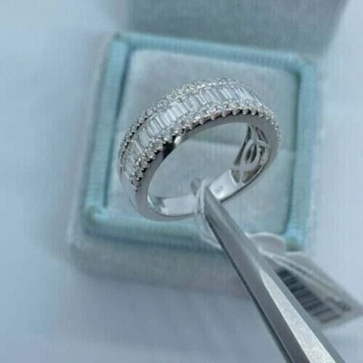 Alianza de boda de eternidad de diamantes creada en laboratorio corte baguette de 3 quilates acabado en oro blanco de 14 k Foto 1 de 4