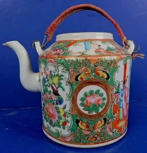 19th CENTURY CHINESE FAMILLE ROSE EXPORT PORCELAIN ROSE MEDALLION TEAPOT - Picture 1 of 8