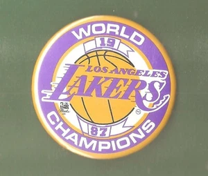 LOS ANGELES LAKERS - 1987 NBA CHAMPIONS- ORIGINAL COLLECTORS BUTTON/MAGIC-JABBAR - Picture 1 of 1