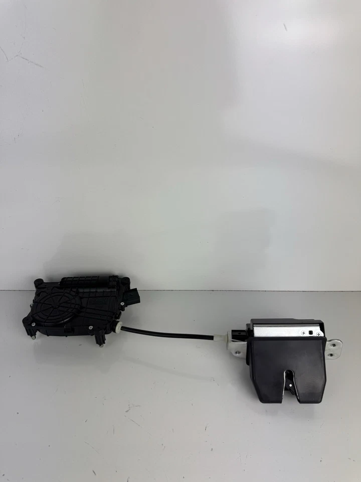 Genuine OEM Rear Tailgate Lock Latch 812302W600 for Hyundai Santa Fe Sport 13-18 - Image 1 of 4