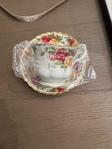 Taza de té y platillo Royal Albert Old Country Roses porcelana de hueso - Imagen 1 de 24
