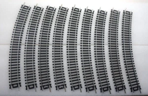 (9 Pieces) Life-Like 18"R Nickel Silver CURVED TRAIN TRACK - HO Scale - Picture 1 of 3