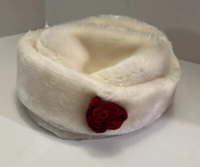 Sombrero de piel sintética para niñas Children's Place 18-24 meses forrado satinado blanco Foto 1 de 2