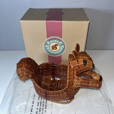 Vintage Woven Wicker Basket Squirrel Holding Acorn Trinket Dish/ Candy Bowl Cover
