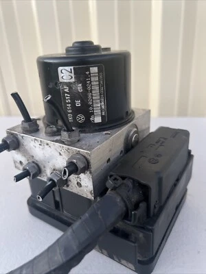 VOLKSWAGEN GOLF ABS PUMP/MODULATOR GEN 5, ON MOTOR P/N 1K0614517AF, 07/04-02/09  - image 1 of 4