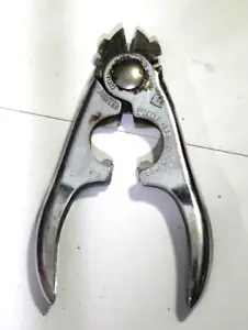 Vintage Master Bottle Opener and Closer Wire Cutter Stripper Vacuum Jar Barware - Picture 1 of 2