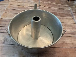 Vintage MIRRO Angel Food Cake Pan 10" Round 2 Pc Aluminum Bundt #5394M. U.S.A. - Picture 1 of 3