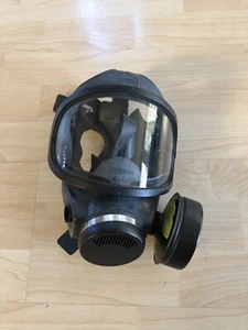 MSA - 456975 Ultra-Twin™ Full Face Respirator Mask Size Medium - Picture 1 of 5