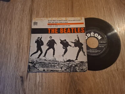 EP POP / ROCK THE BEATLES "SHE LOVES YOU" 1963 FRENCH - Photo 1/2