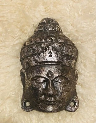 Máscara colgante Buda madera plata gremio y pátina 8”x5 1/2 Foto 1 de 2