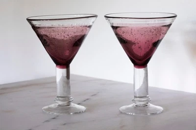 Juego de 2 vasos Martini soplados a mano posiblemente Artland amatista pálida Foto 1 de 4