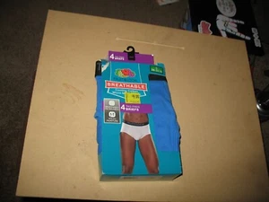 NEW MENS UNDERWEAR FRUIT OF THE LOOM TAG FREE BREATHABLE 4 PACK SMALL 28-30 - Picture 1 of 6
