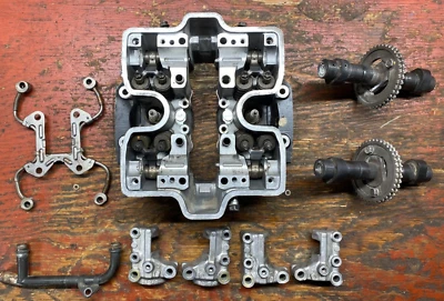 Conjunto de culata delantera Honda Interceptor 500 V30 1984-1985 12210-MJ8-040 Foto 1 de 4