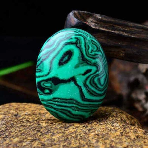 Natural Malachite Quartz Crystal Polished Gemstone Palm Worry Stone Healing Gift - Picture 1 of 16