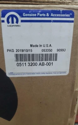 Nueva lámpara giratoria de parada trasera Mopar 5113200AB, derecha Chrysler Town & Country 2008-2010 Foto 1 de 2